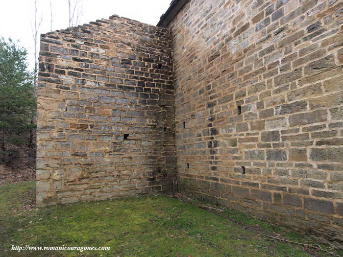 MURO NORTE Y TORRE ADOSADA